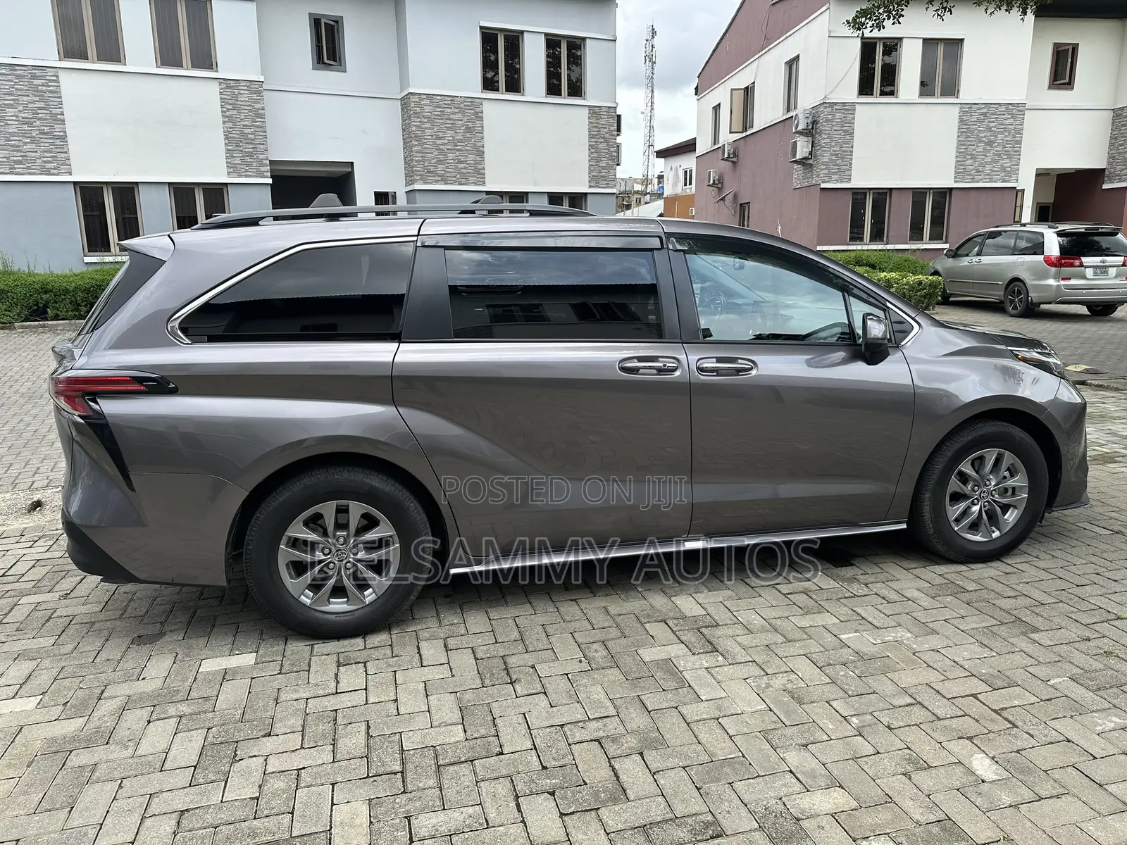 Toyota Sienna Limited 2022 Gray