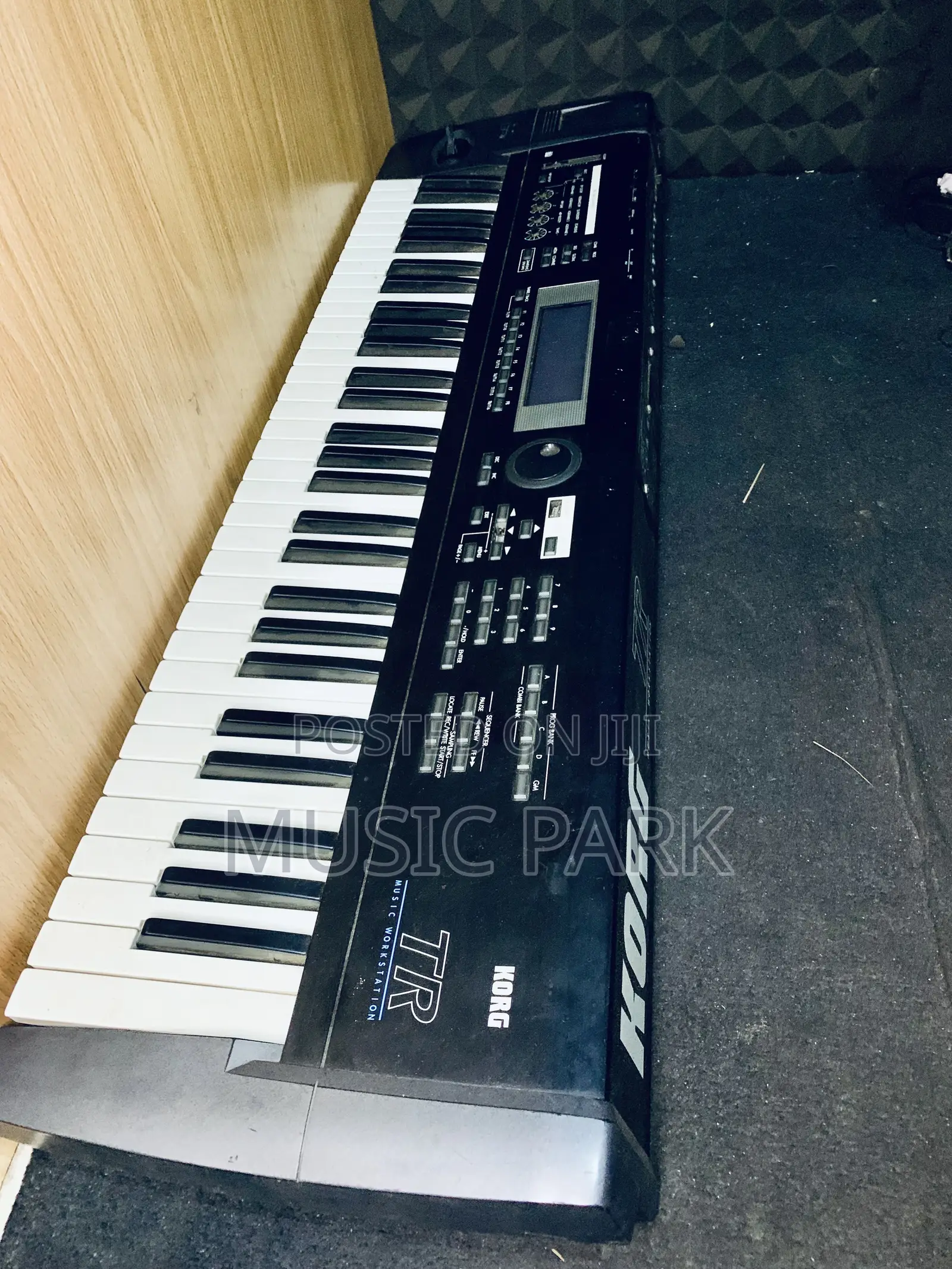 Korg Tr 76 Music Workstation – Uk Used