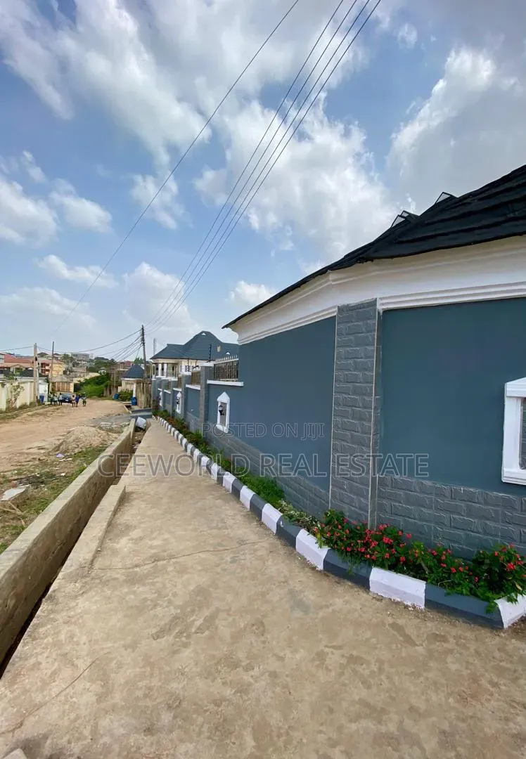 2bdrm Apartment in Oluyole Estate for rent