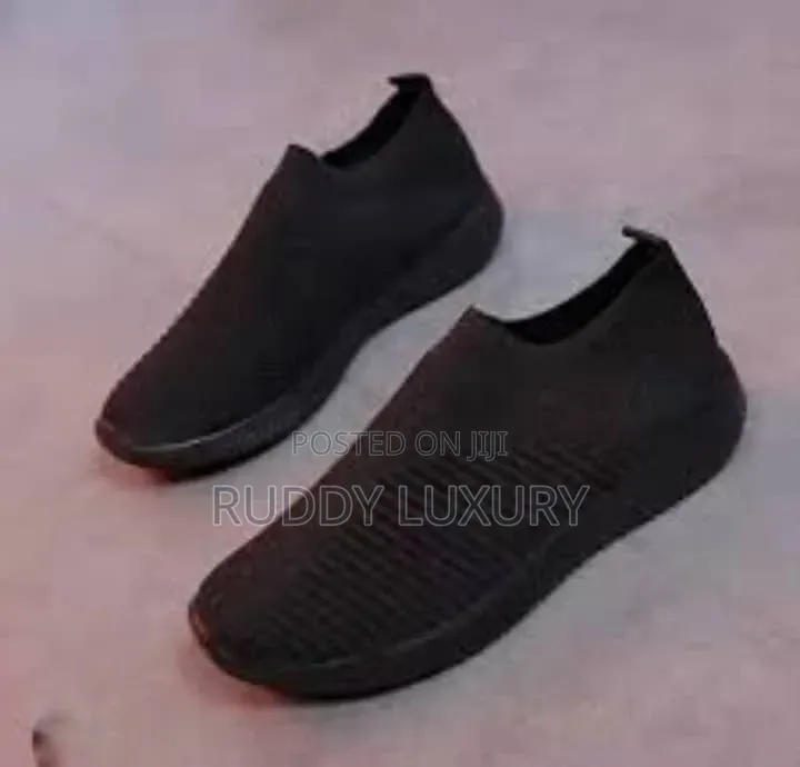 Premium Black Slip-on Knit Sneakers