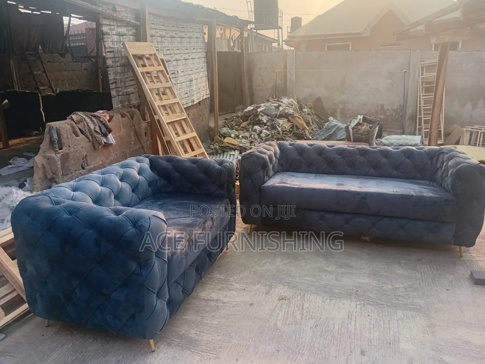 Toughing Chesterfield Pattern With 2 Royal Console Seater