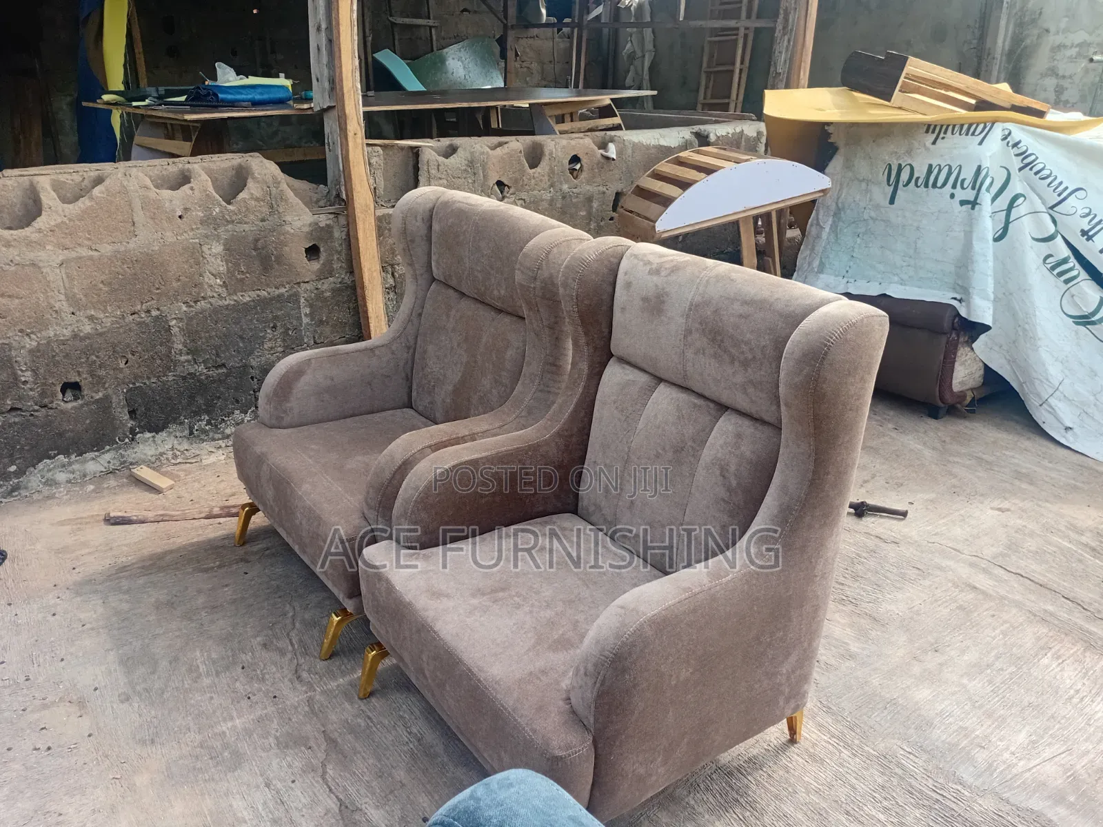 Toughing Chesterfield Pattern With 2 Royal Console Seater