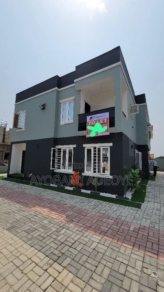 4bdrm Duplex in Wealth Land Estate, Lakowe for rent