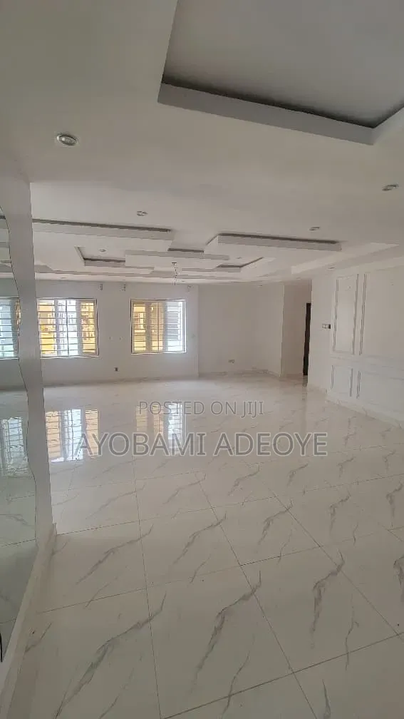 4bdrm Duplex in Wealth Land Estate, Lakowe for rent