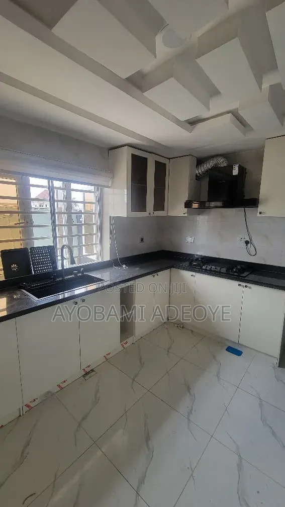 4bdrm Duplex in Wealth Land Estate, Lakowe for rent