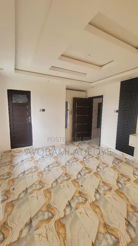 4bdrm Duplex in Wealth Land Estate, Lakowe for rent