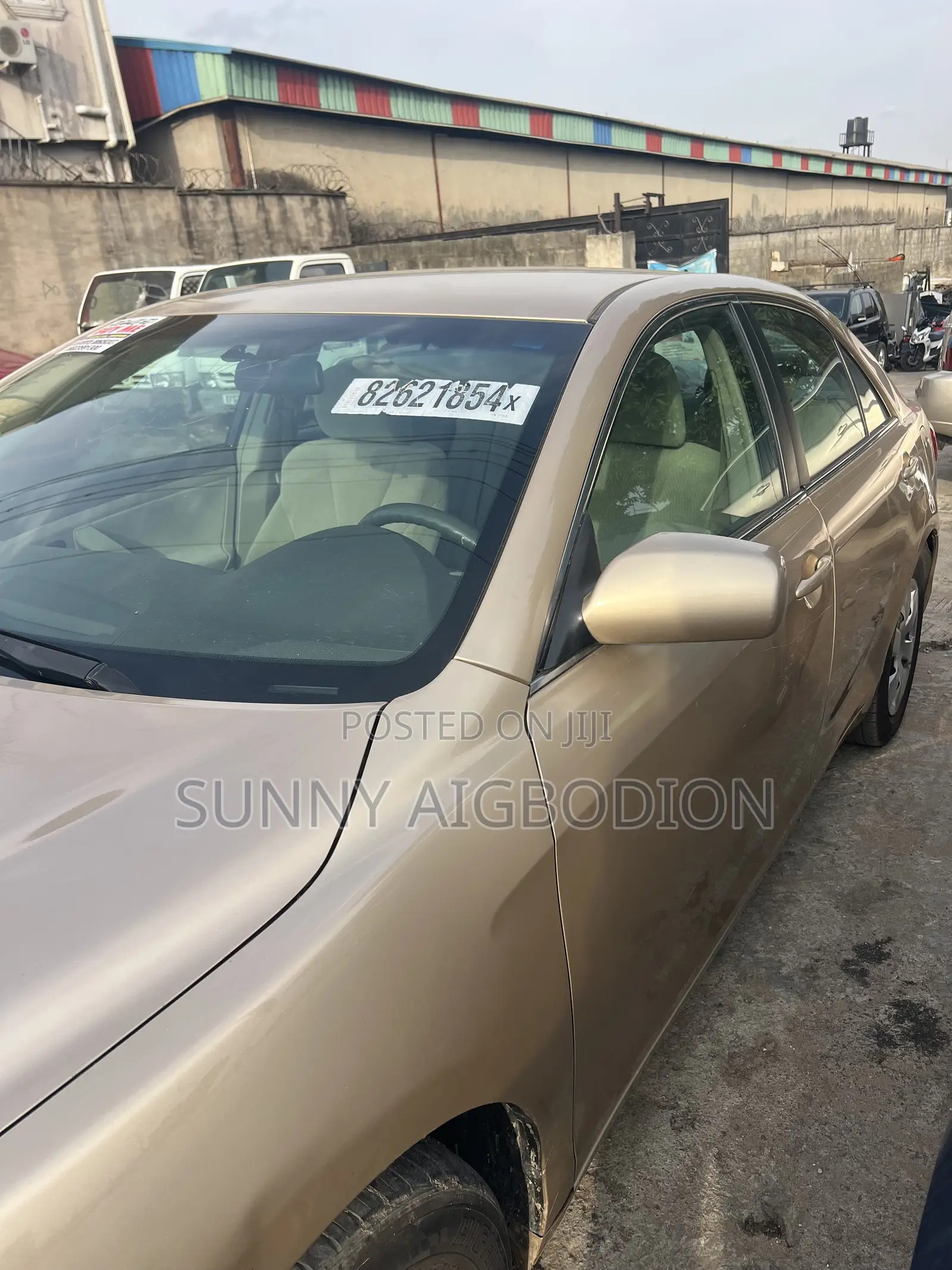 Toyota Camry LE 4dr Sedan (2.5L 4cyl 6AM) 2010 Gold