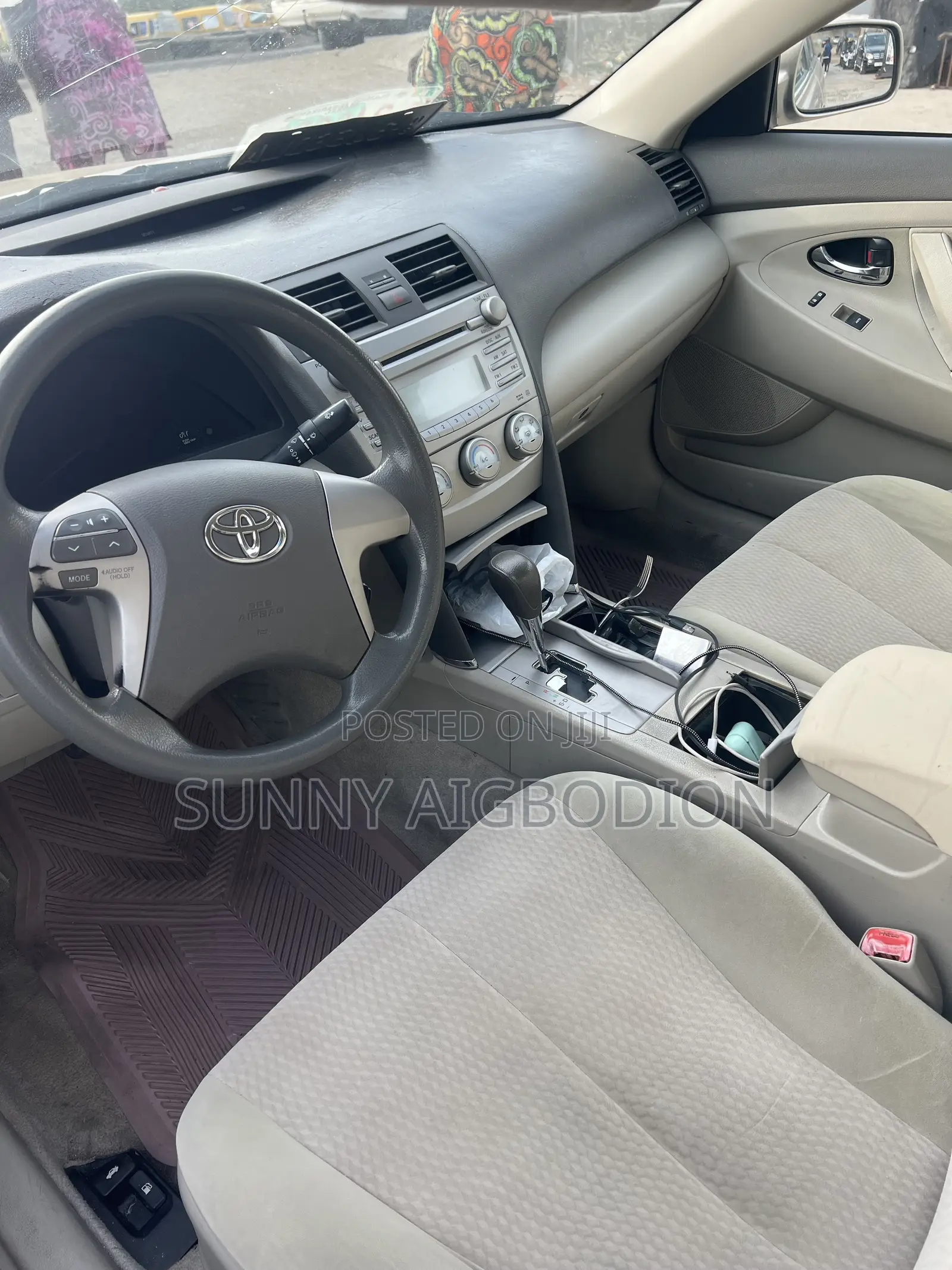 Toyota Camry LE 4dr Sedan (2.5L 4cyl 6AM) 2010 Gold