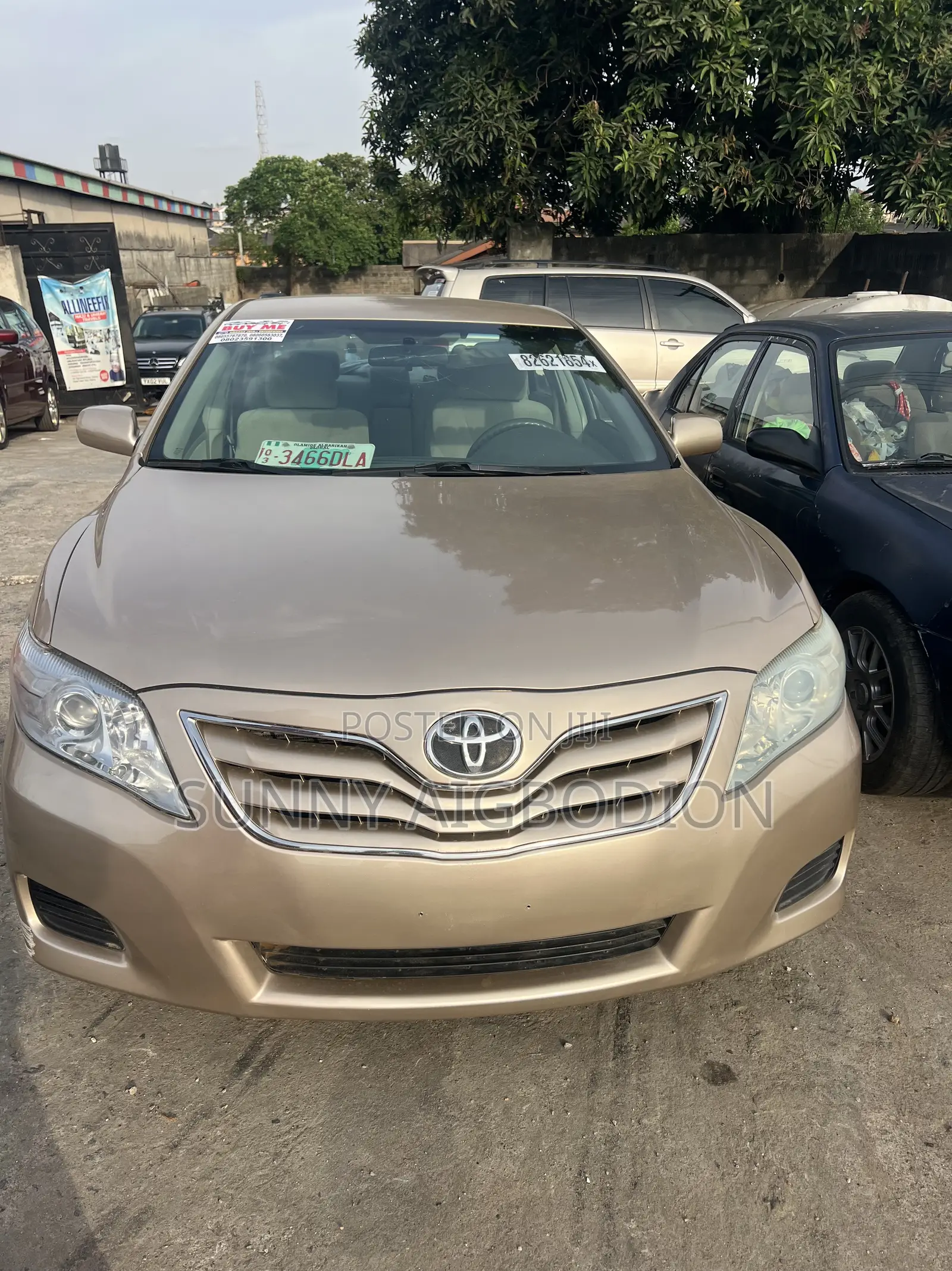 Toyota Camry LE 4dr Sedan (2.5L 4cyl 6AM) 2010 Gold
