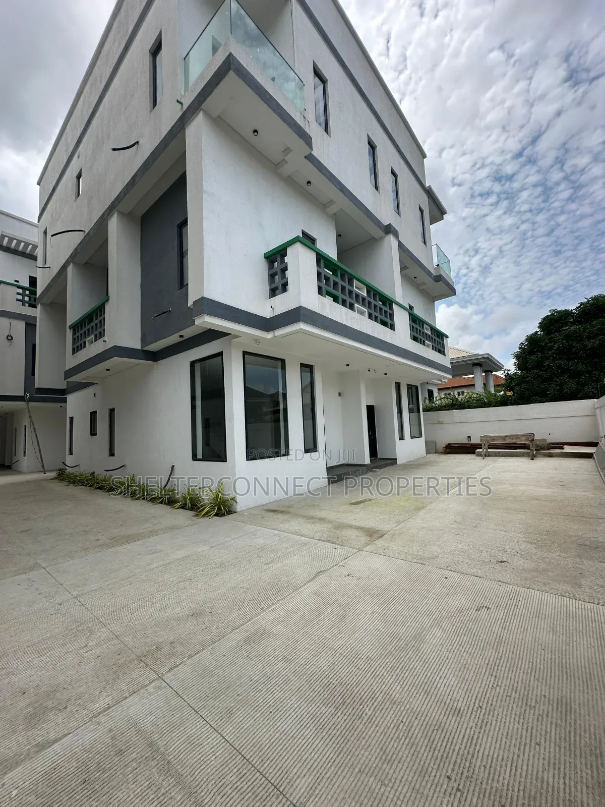 4bdrm Duplex in Lekki Phase 1 for sale