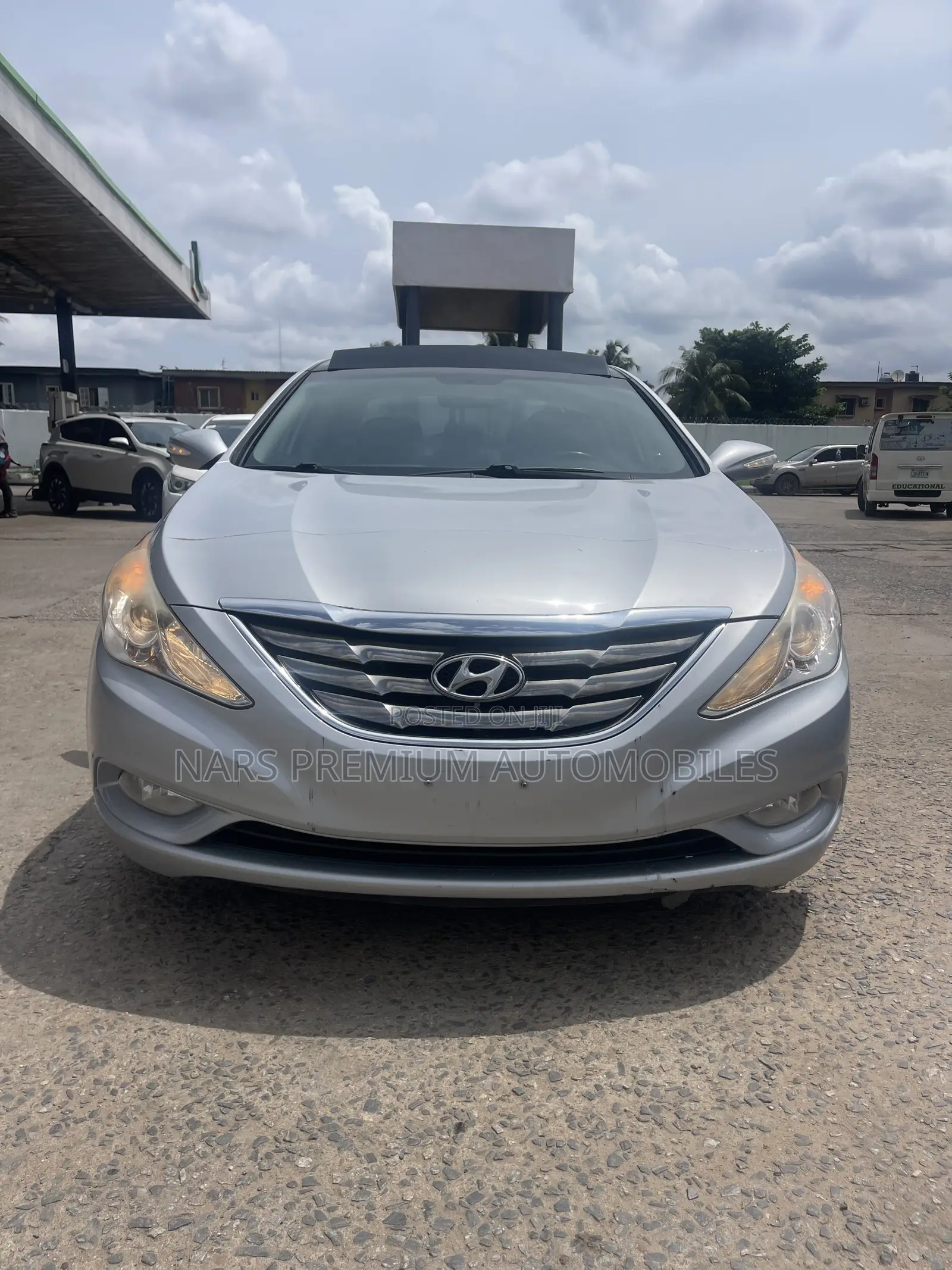 Hyundai Sonata Limited Sedan FWD (2.4L 4cyl 6A) 2011 Silver