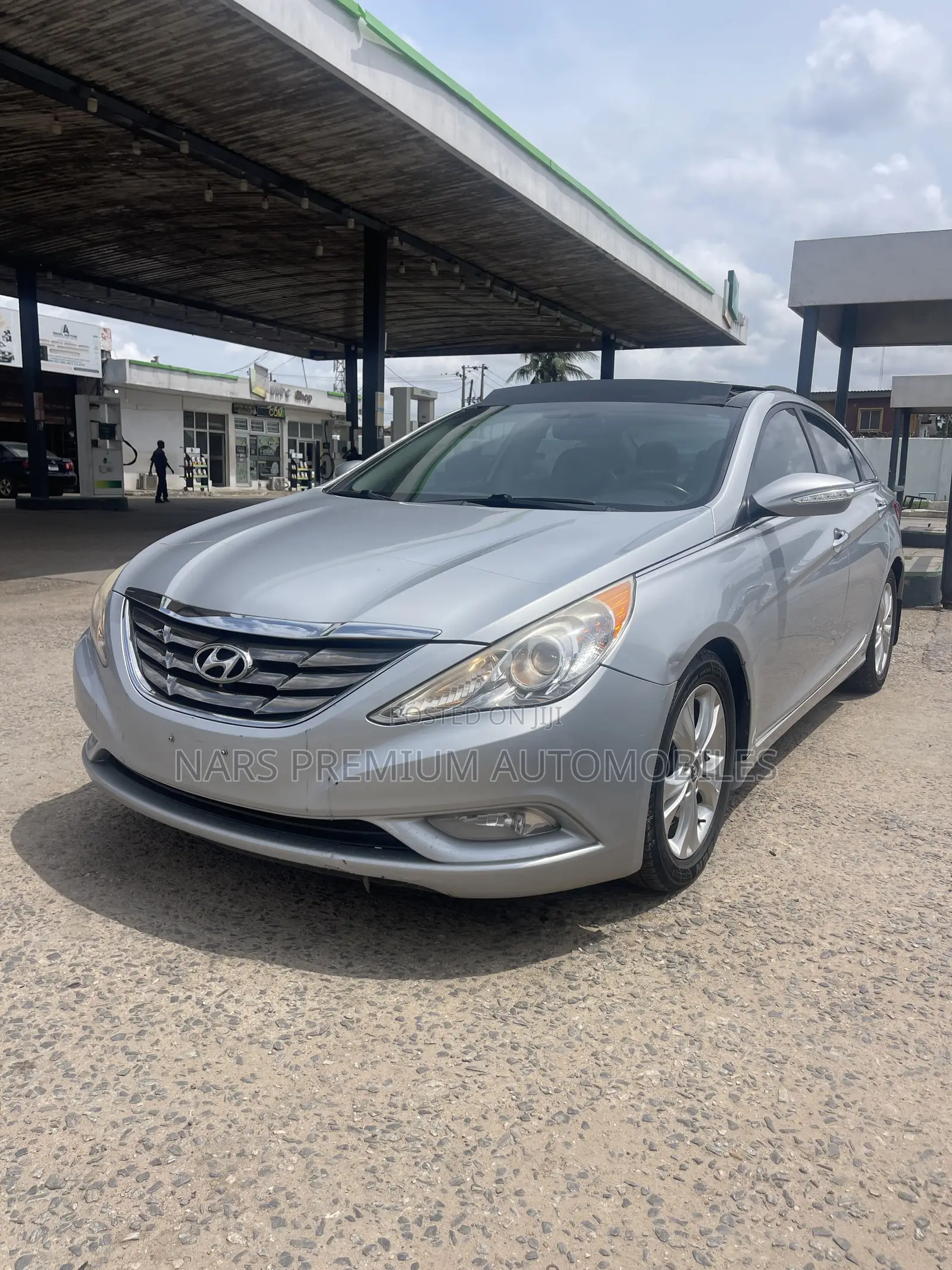 Hyundai Sonata Limited Sedan FWD (2.4L 4cyl 6A) 2011 Silver