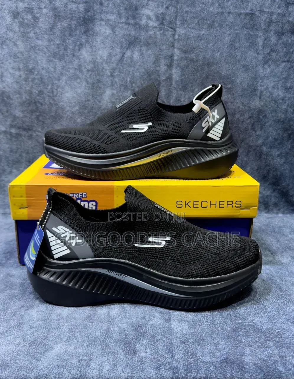 Laceless Slip-on Knit Skechers Sneakers