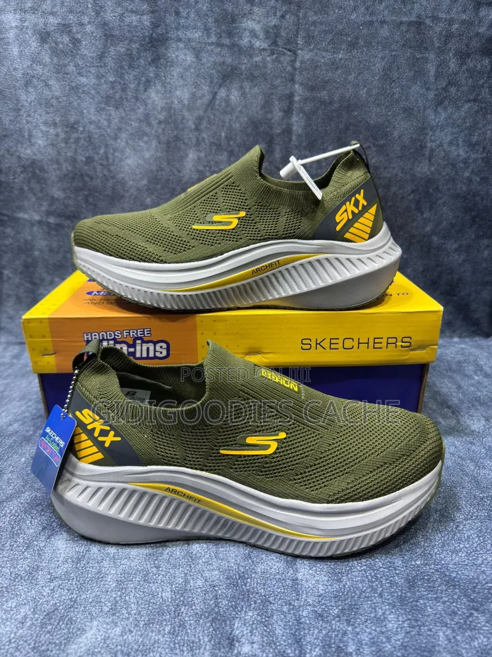 Laceless Slip-on Knit Skechers Sneakers