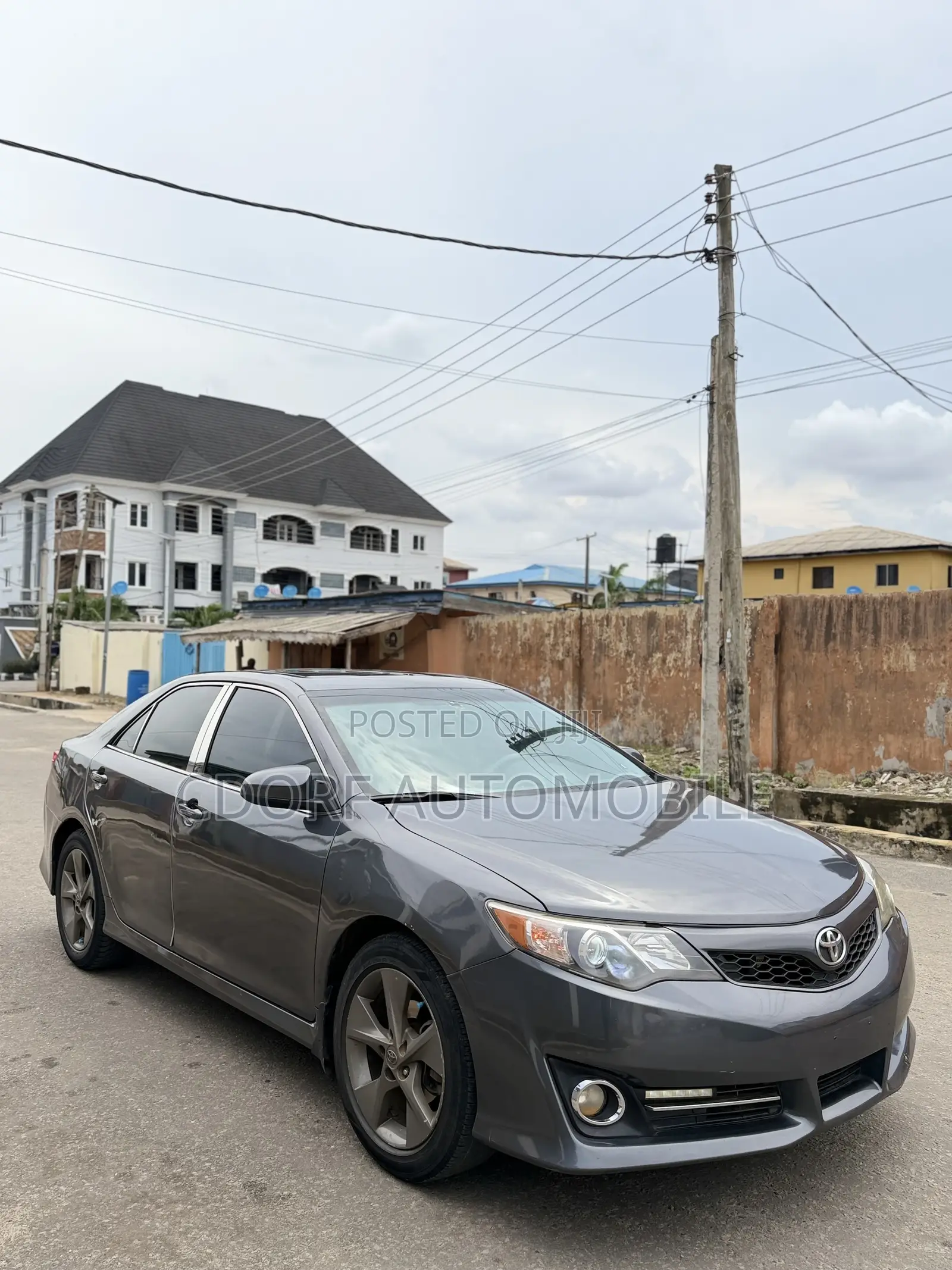 Toyota Camry SE 4dr Sedan w/Prod. End 11/13 (3.5L 6cyl 6A) 2014 Gray