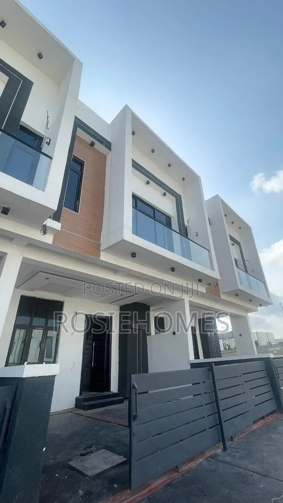 3bdrm Duplex in Ikota for sale