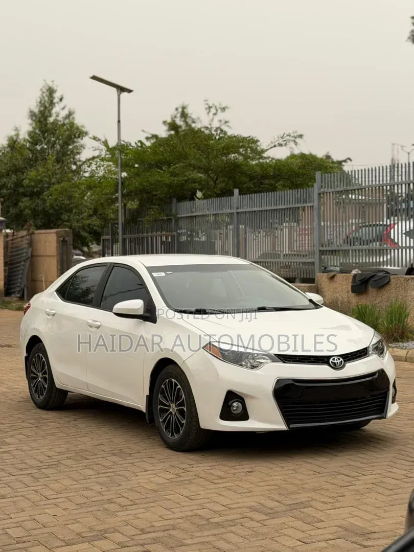 Toyota Corolla LE Eco 4dr Sedan (1.8L 4cyl CVT) 2015 White