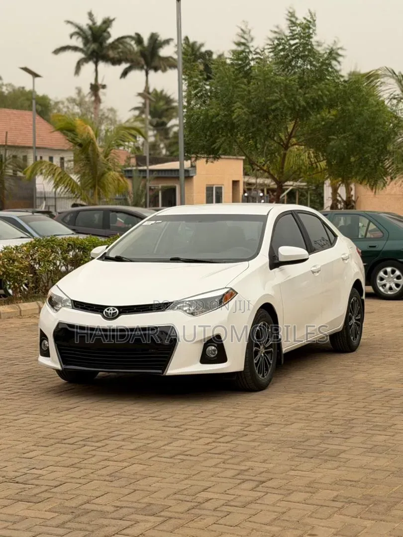 Toyota Corolla LE Eco 4dr Sedan (1.8L 4cyl CVT) 2015 White