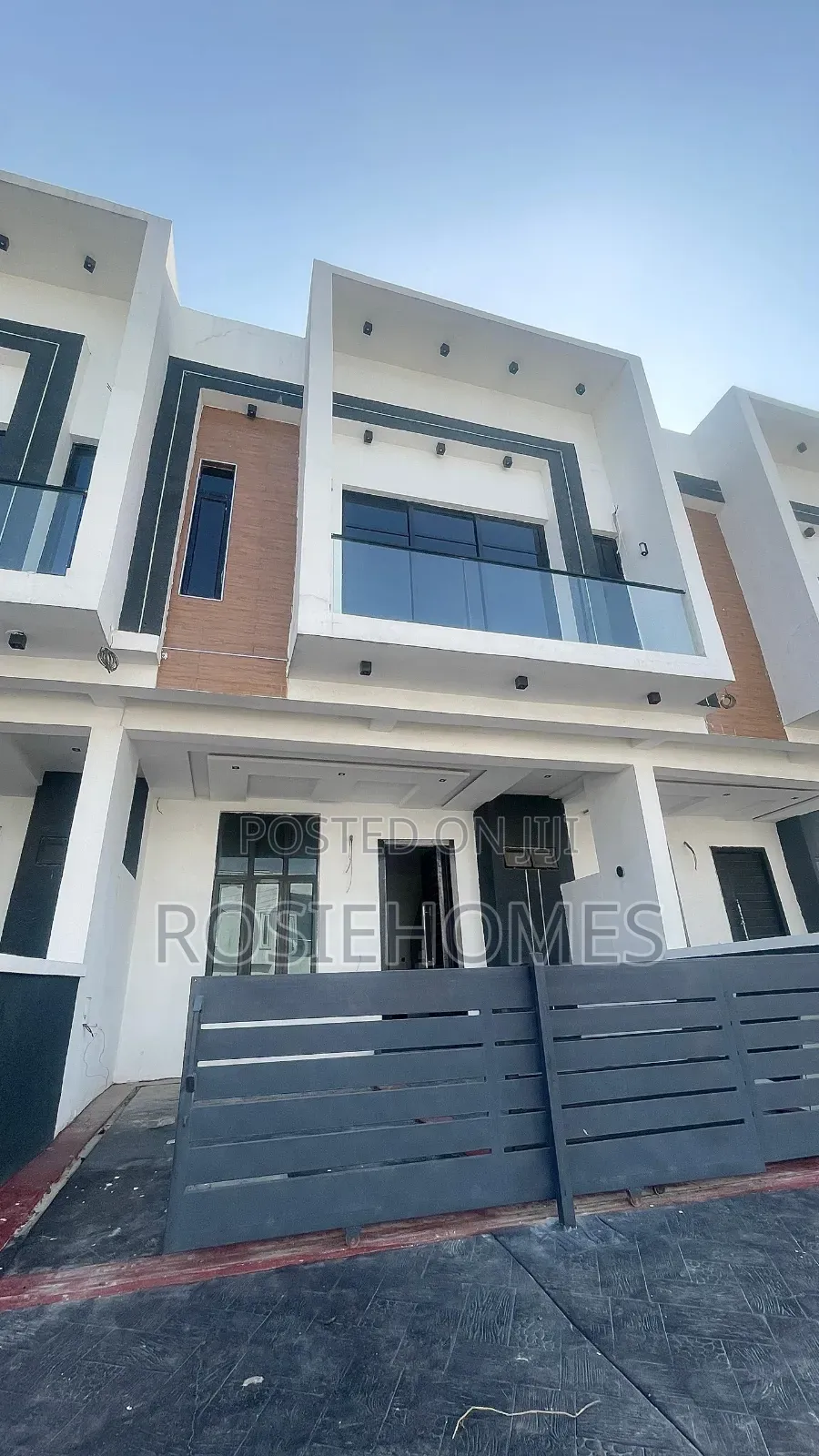 3bdrm Duplex in Ikota for sale