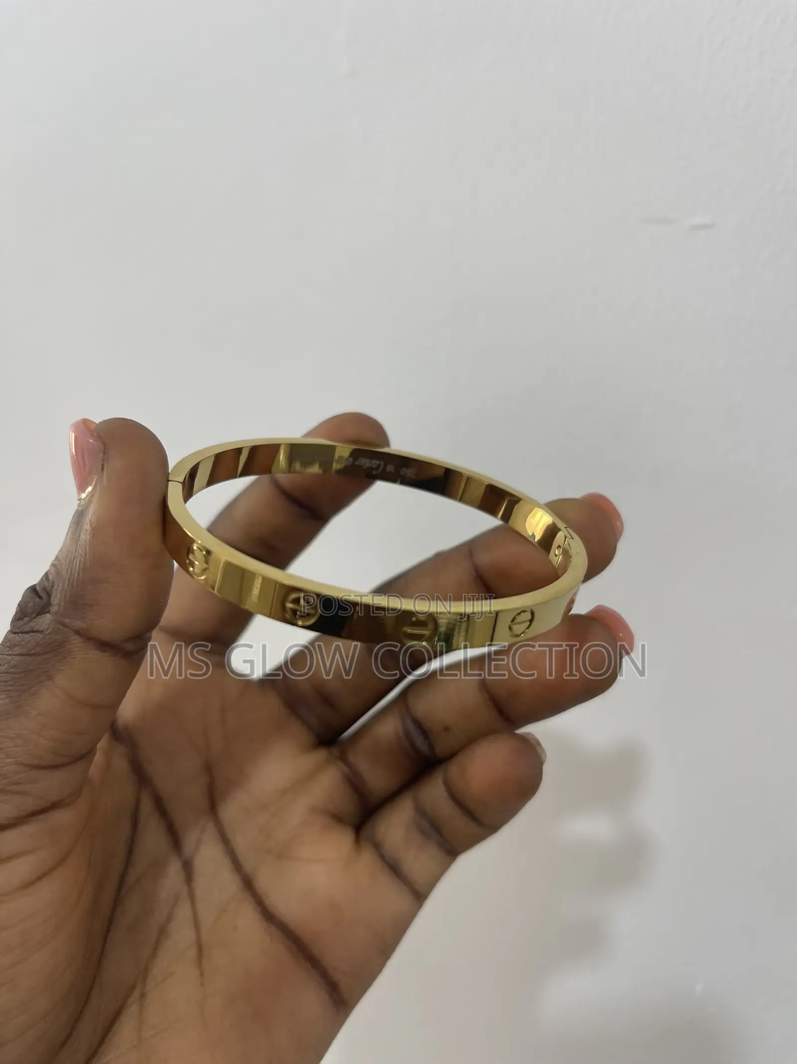Elegant Women’S Screw Motif Cuff Bangle