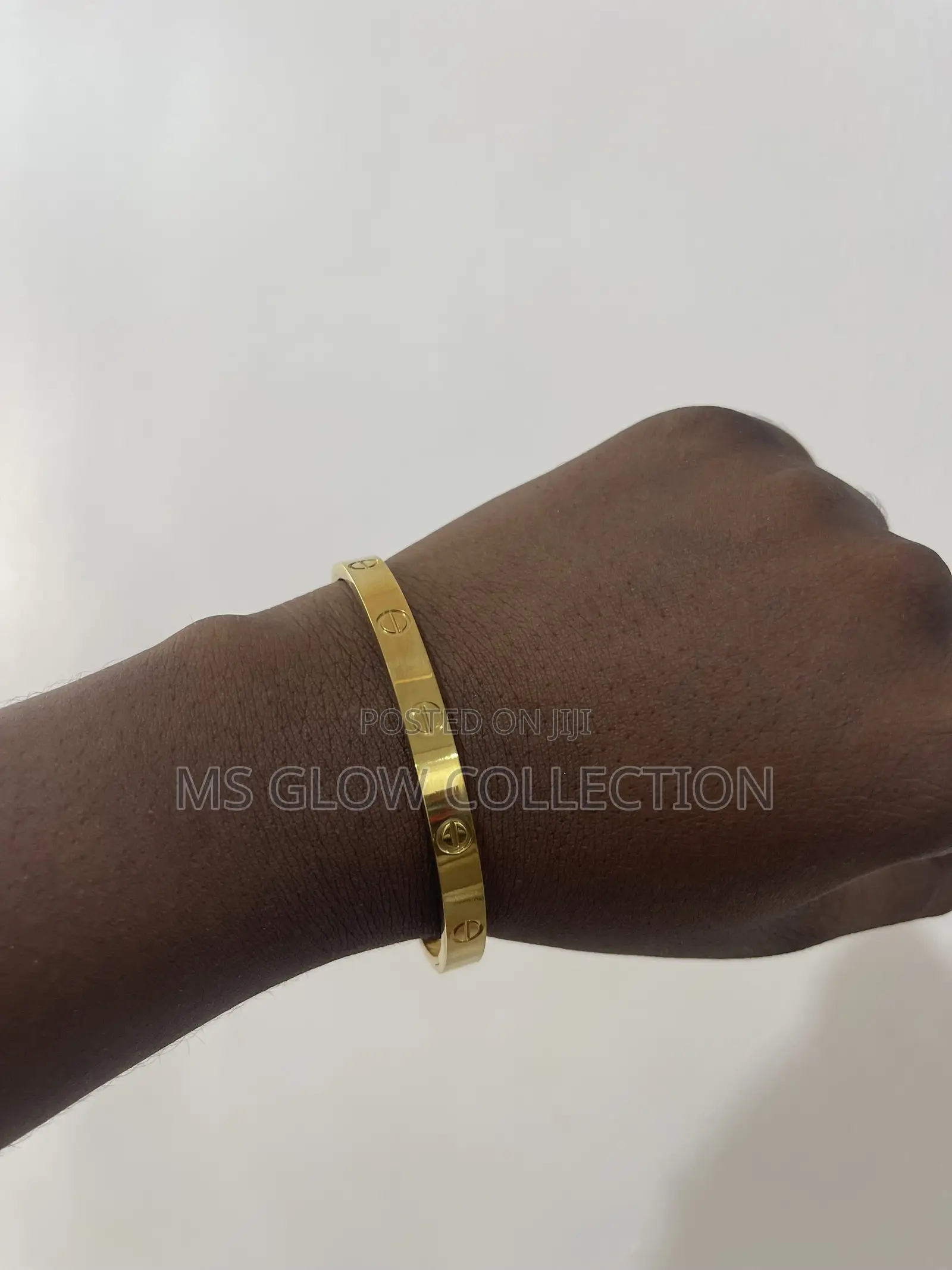 Elegant Women’S Screw Motif Cuff Bangle