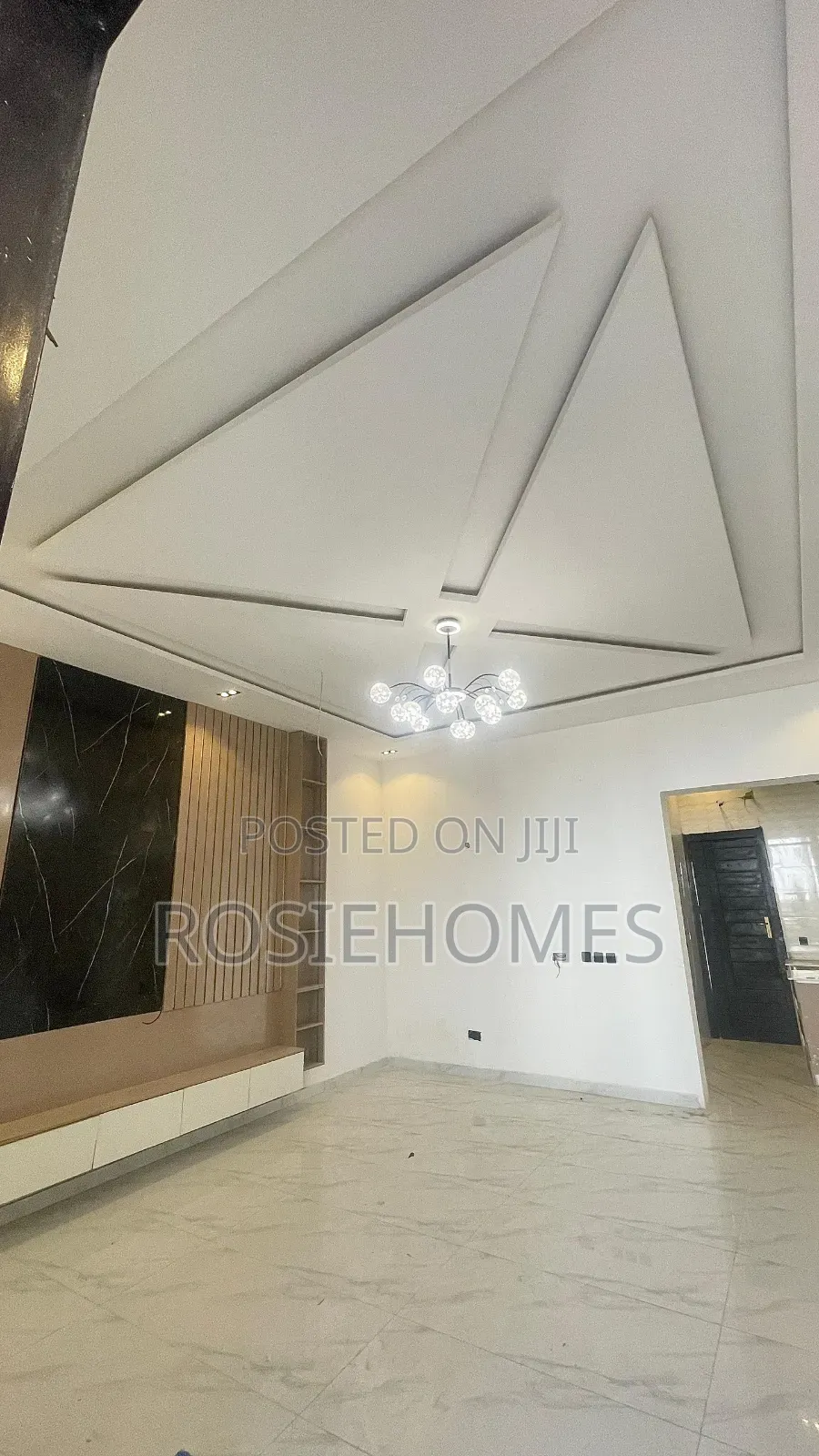 3bdrm Duplex in Ikota for sale