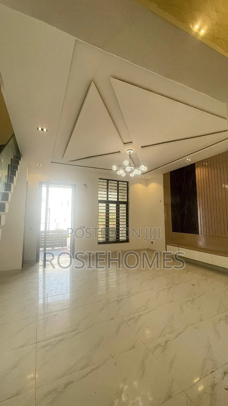 3bdrm Duplex in Ikota for sale