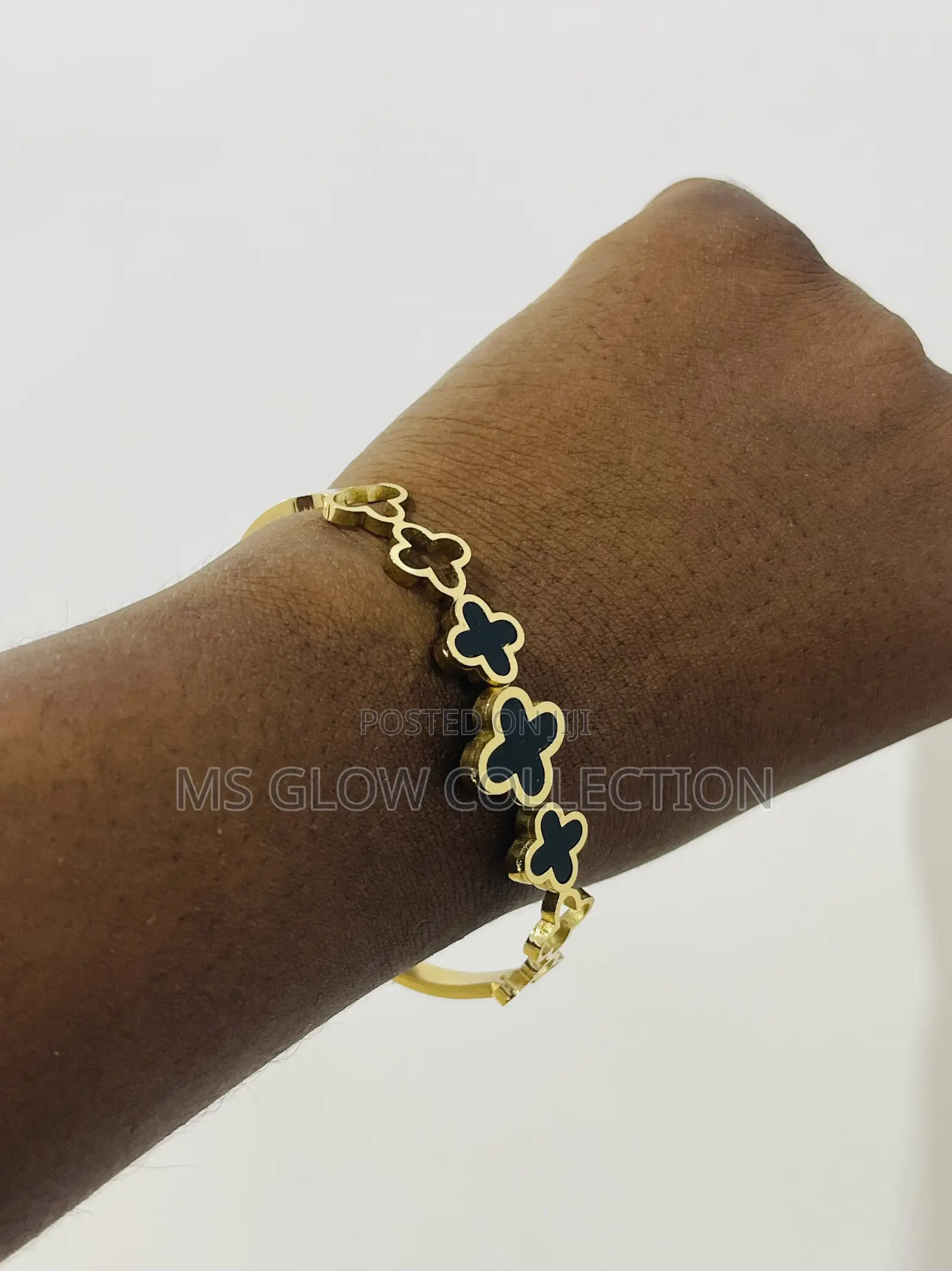 Luxury Gold Clover Bangle Bracelet for Women | Stainless Steel