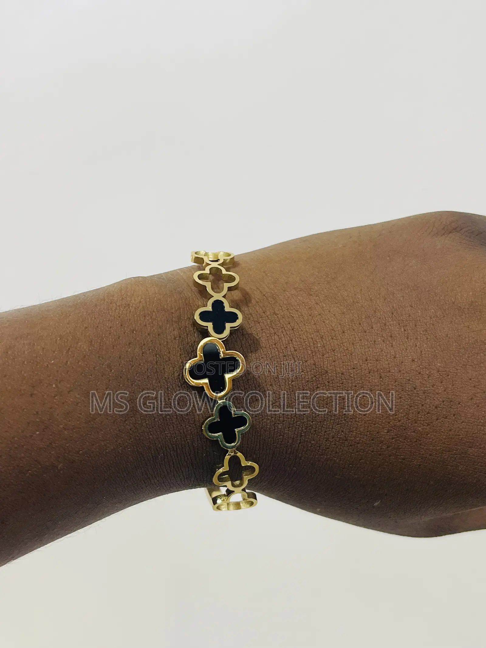 Luxury Gold Clover Bangle Bracelet for Women | Stainless Steel