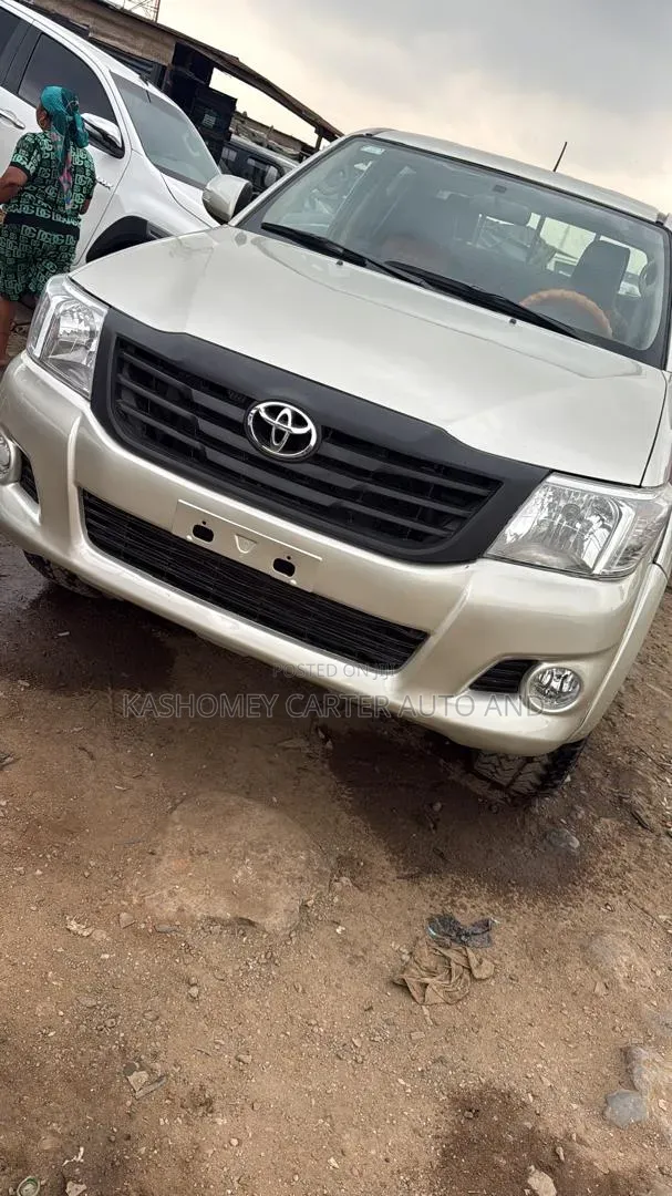 Toyota Hilux 2015 Brown