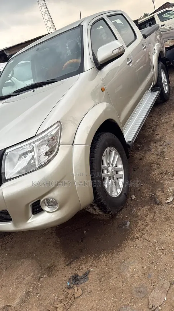 Toyota Hilux 2015 Brown