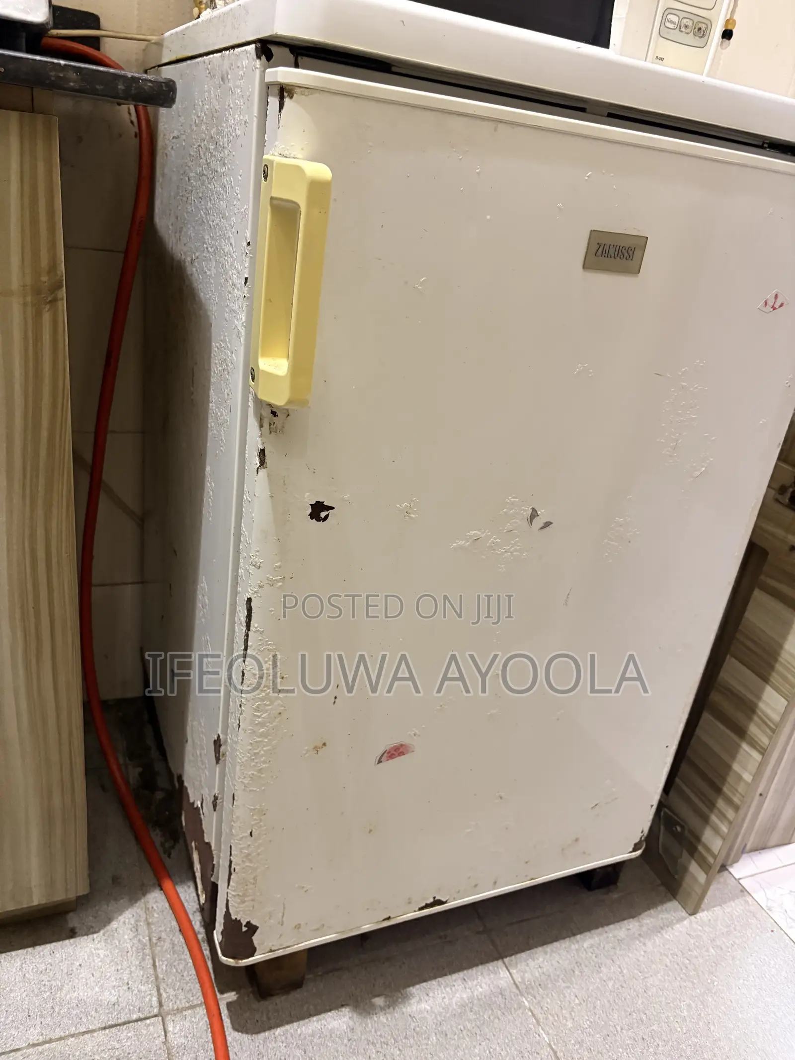 Used Refrigerator With Small Freezer Inbuilt