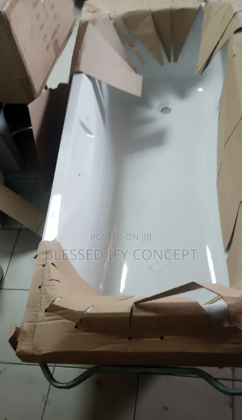 170x70 England Twyford Fiber Bathtub With Handle and Standing Legs