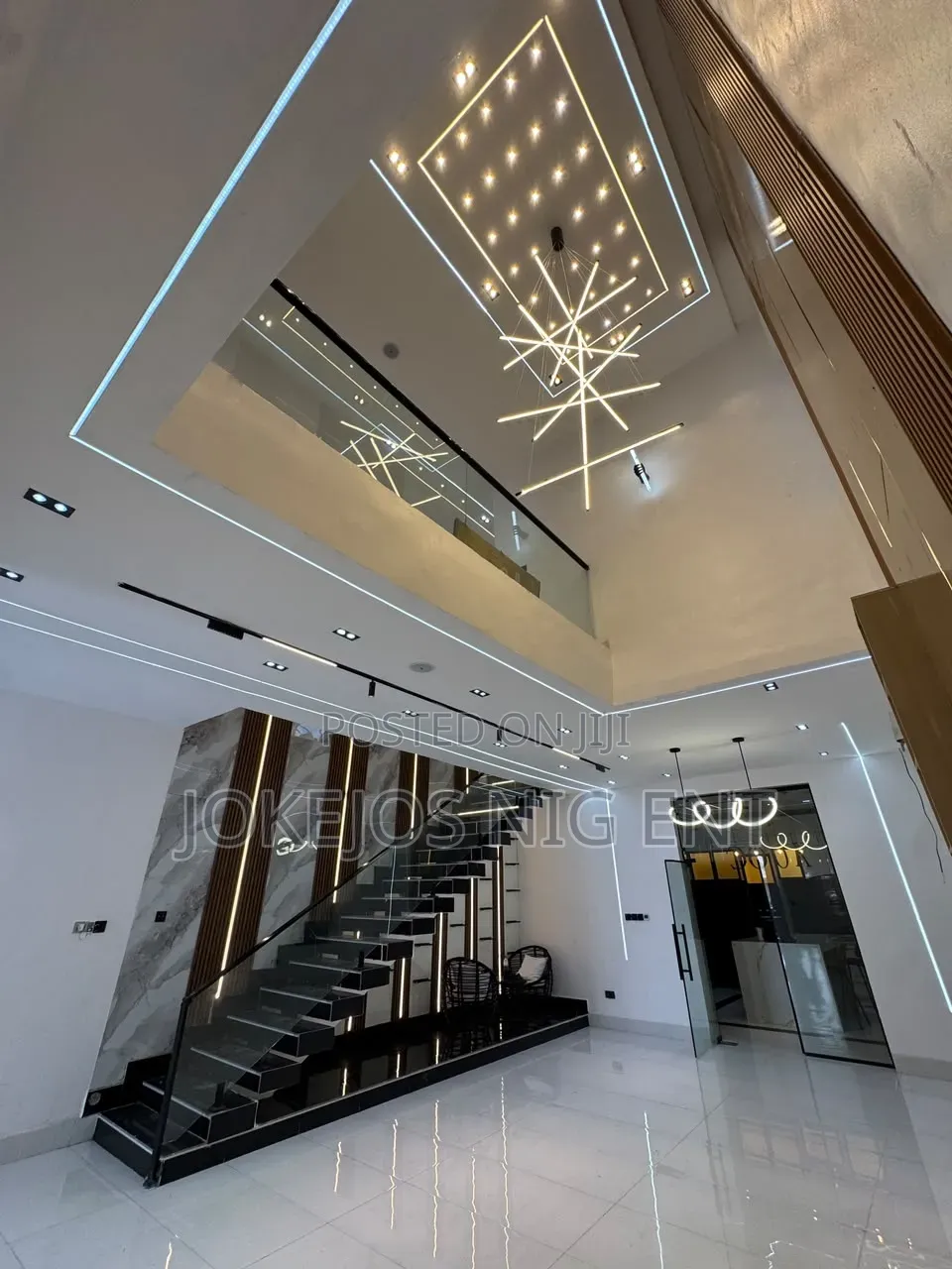 5bdrm Duplex in Thomas Estate for sale