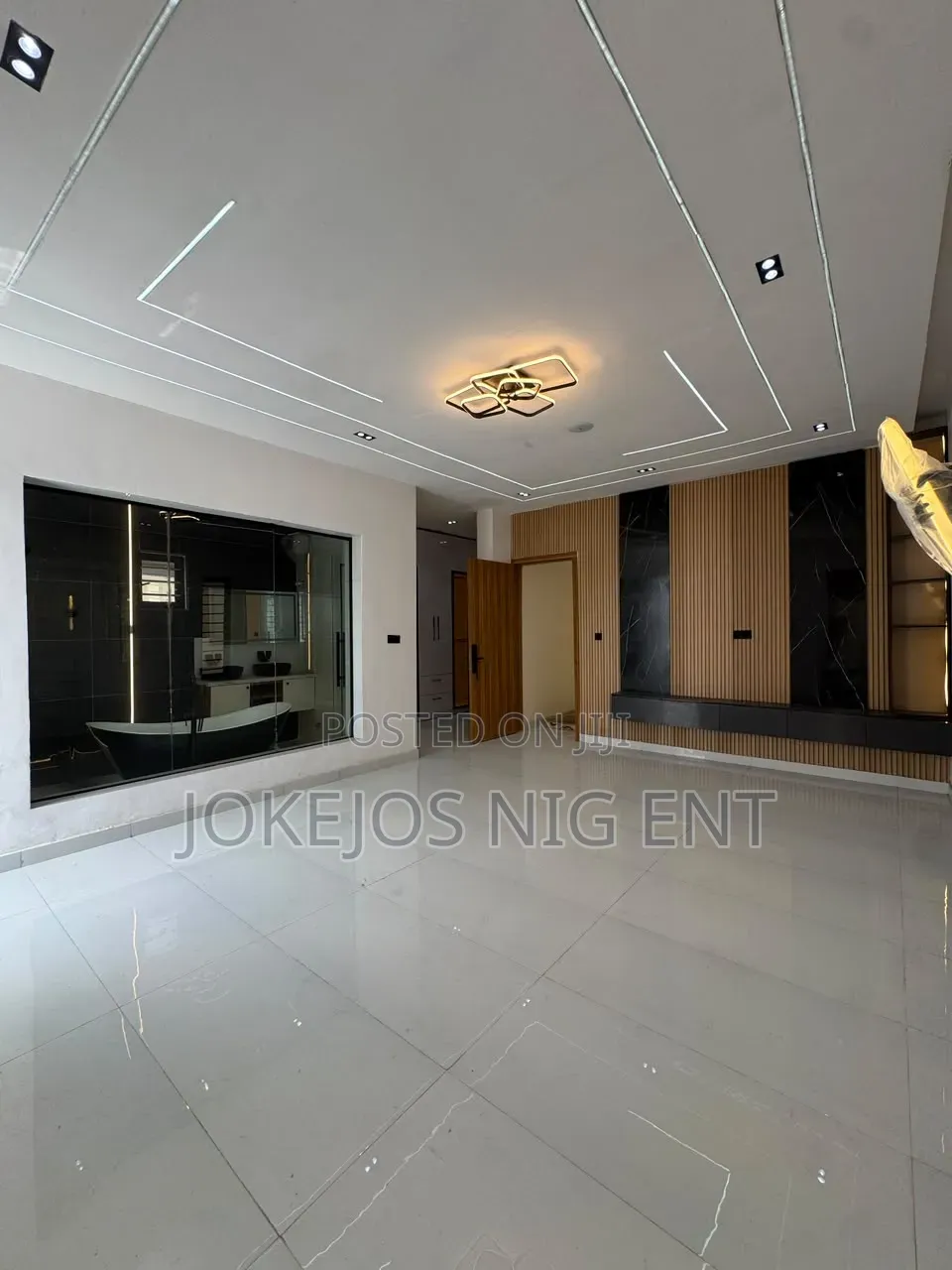5bdrm Duplex in Thomas Estate for sale