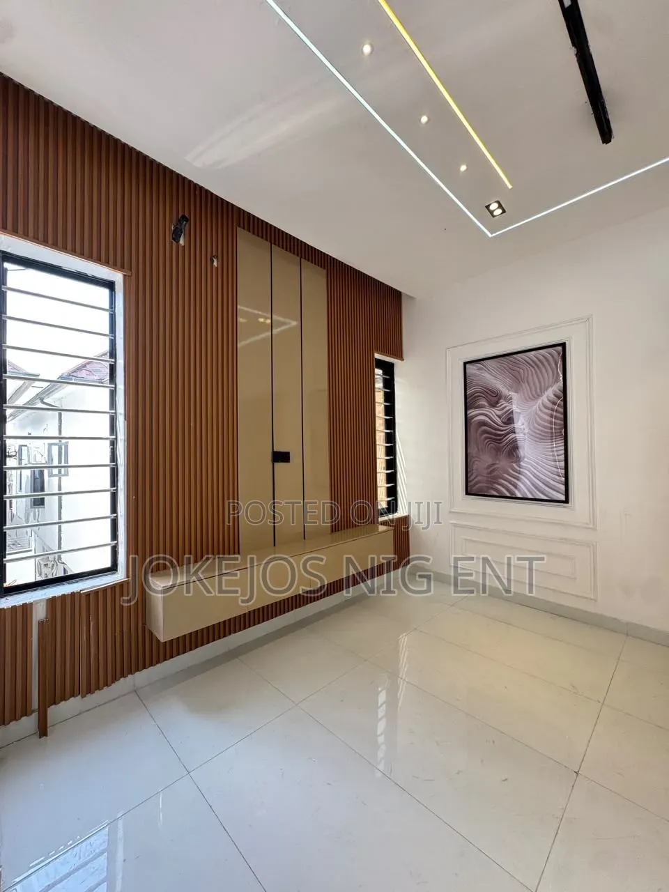 5bdrm Duplex in Thomas Estate for sale