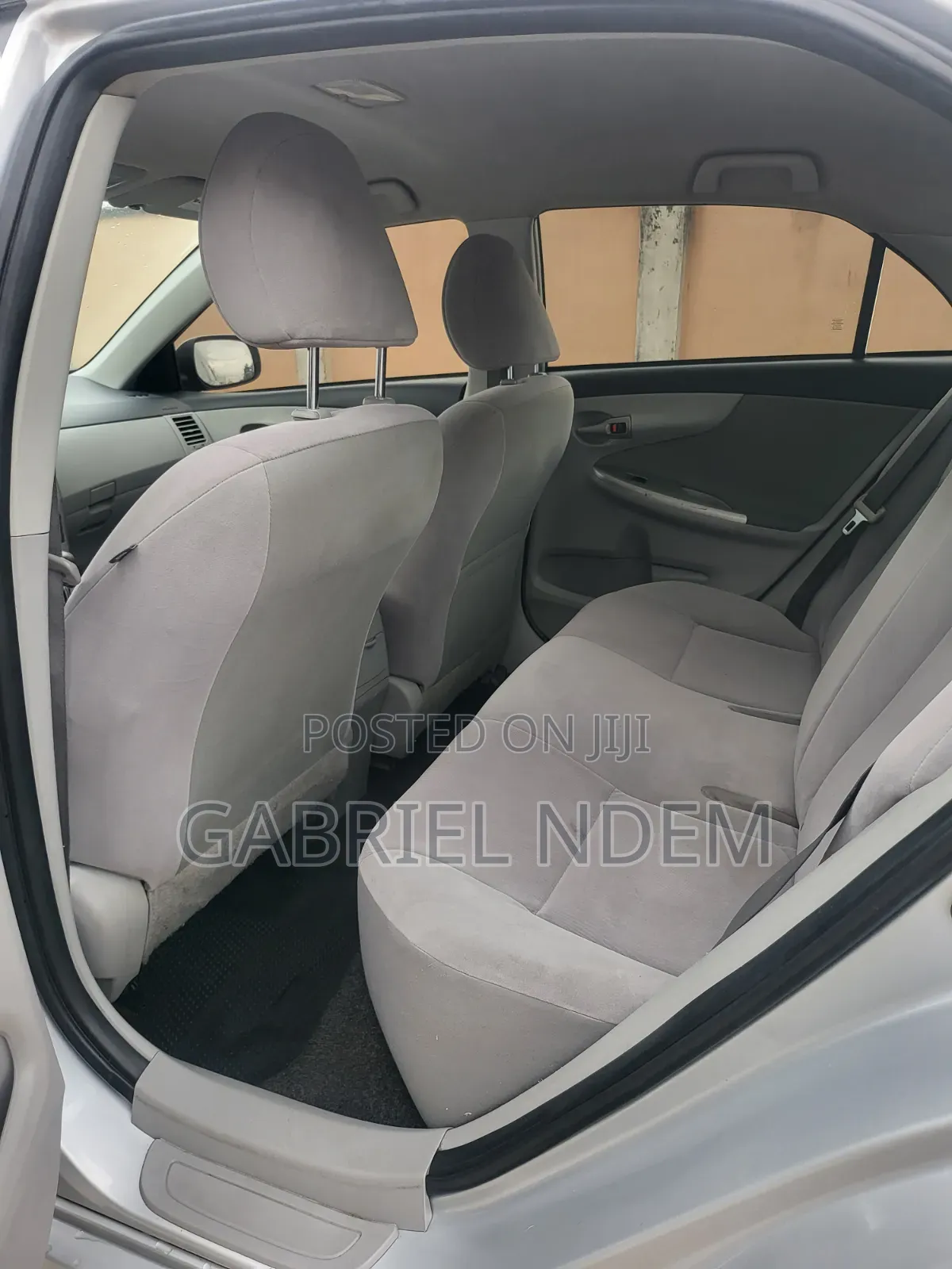 Toyota Corolla LE 4dr Sedan (1.8L 4cyl 4A) 2012 Silver