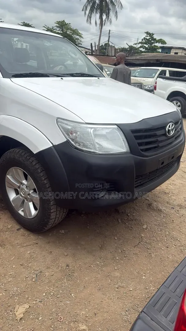 Toyota Hilux 2015 White
