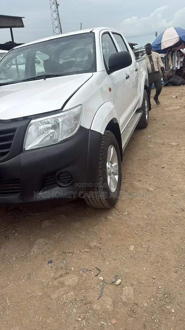 Toyota Hilux 2015 White