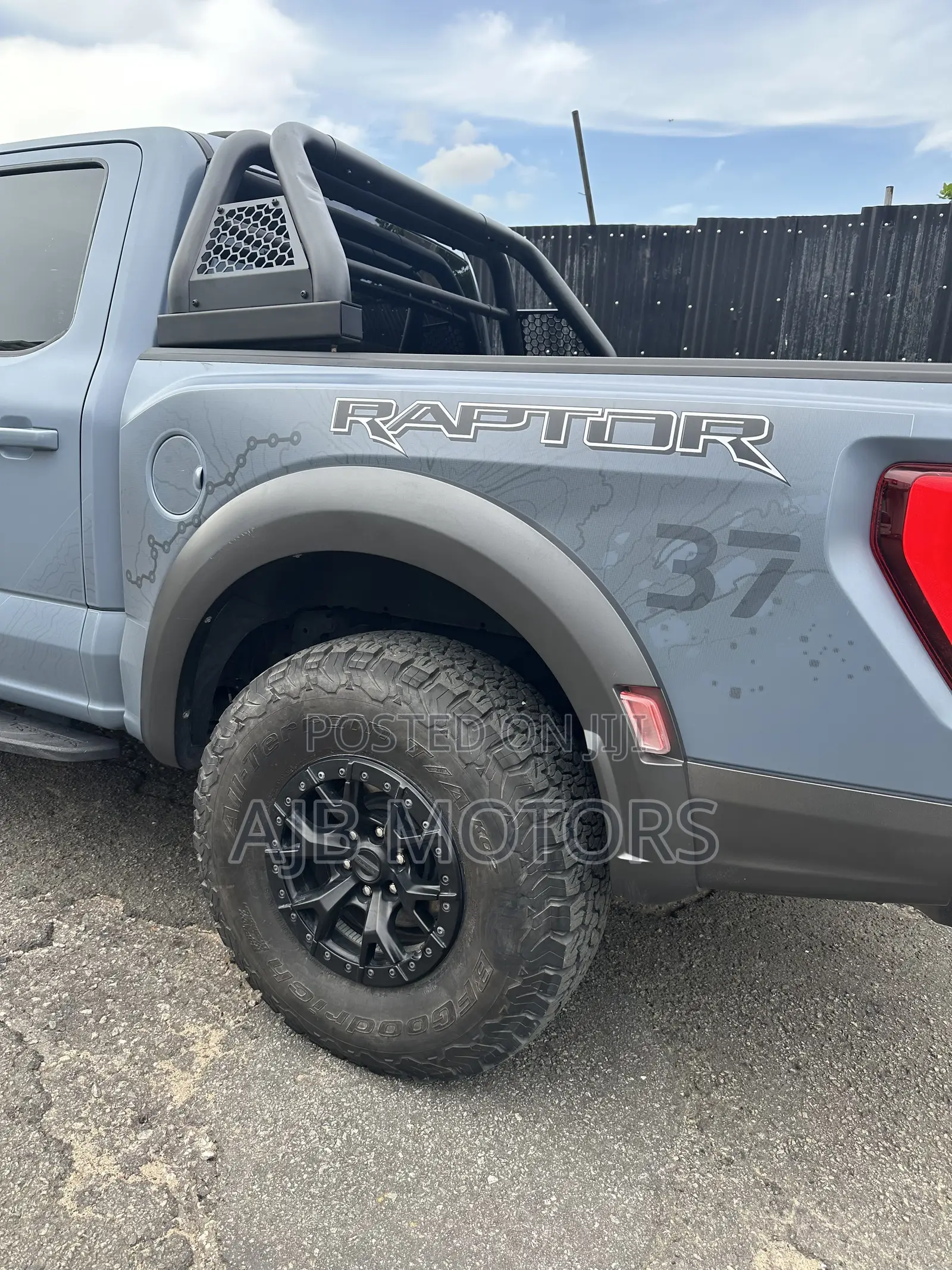 Ford F-150 Raptor 2023 Blue