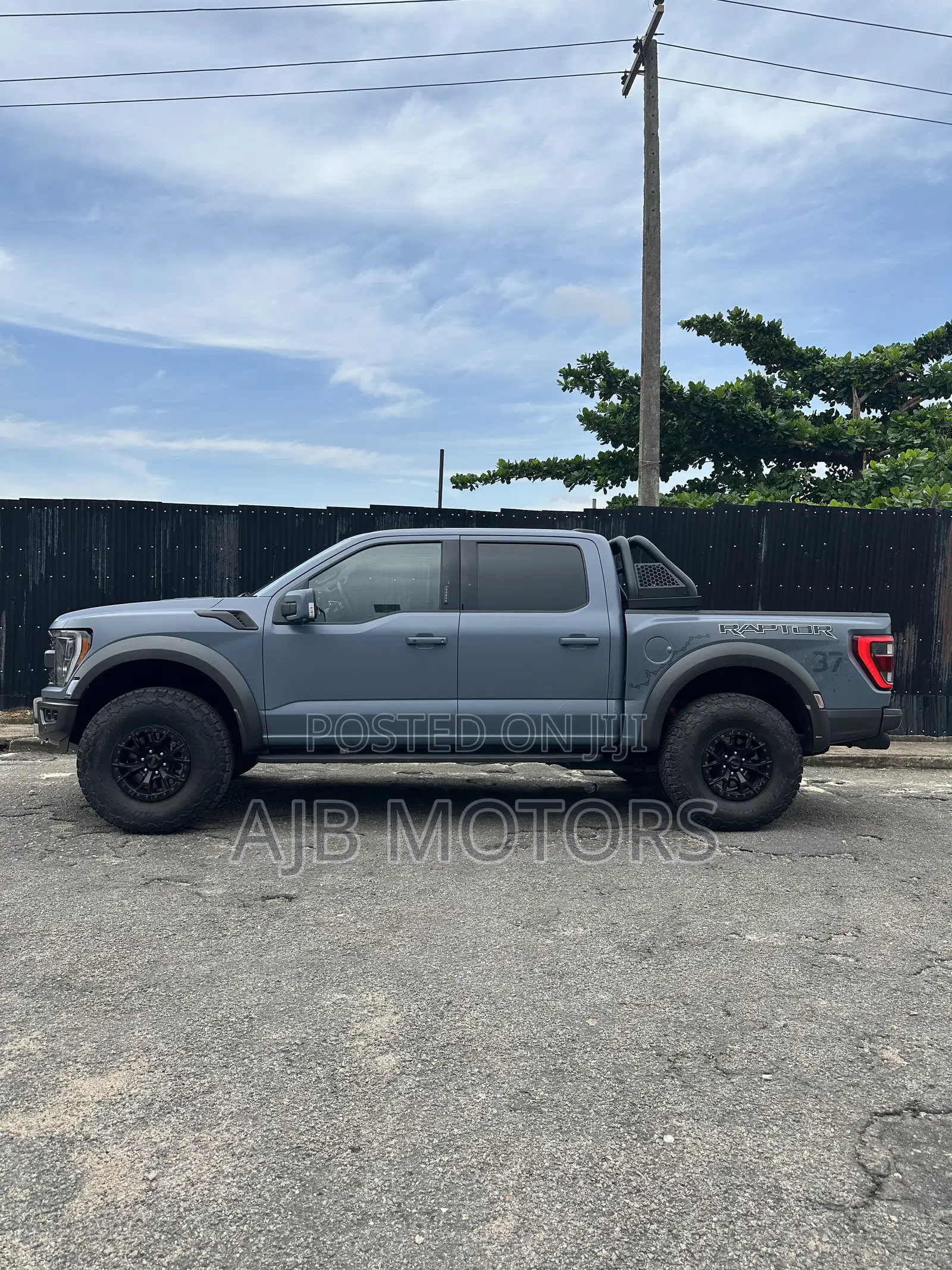 Ford F-150 Raptor 2023 Blue