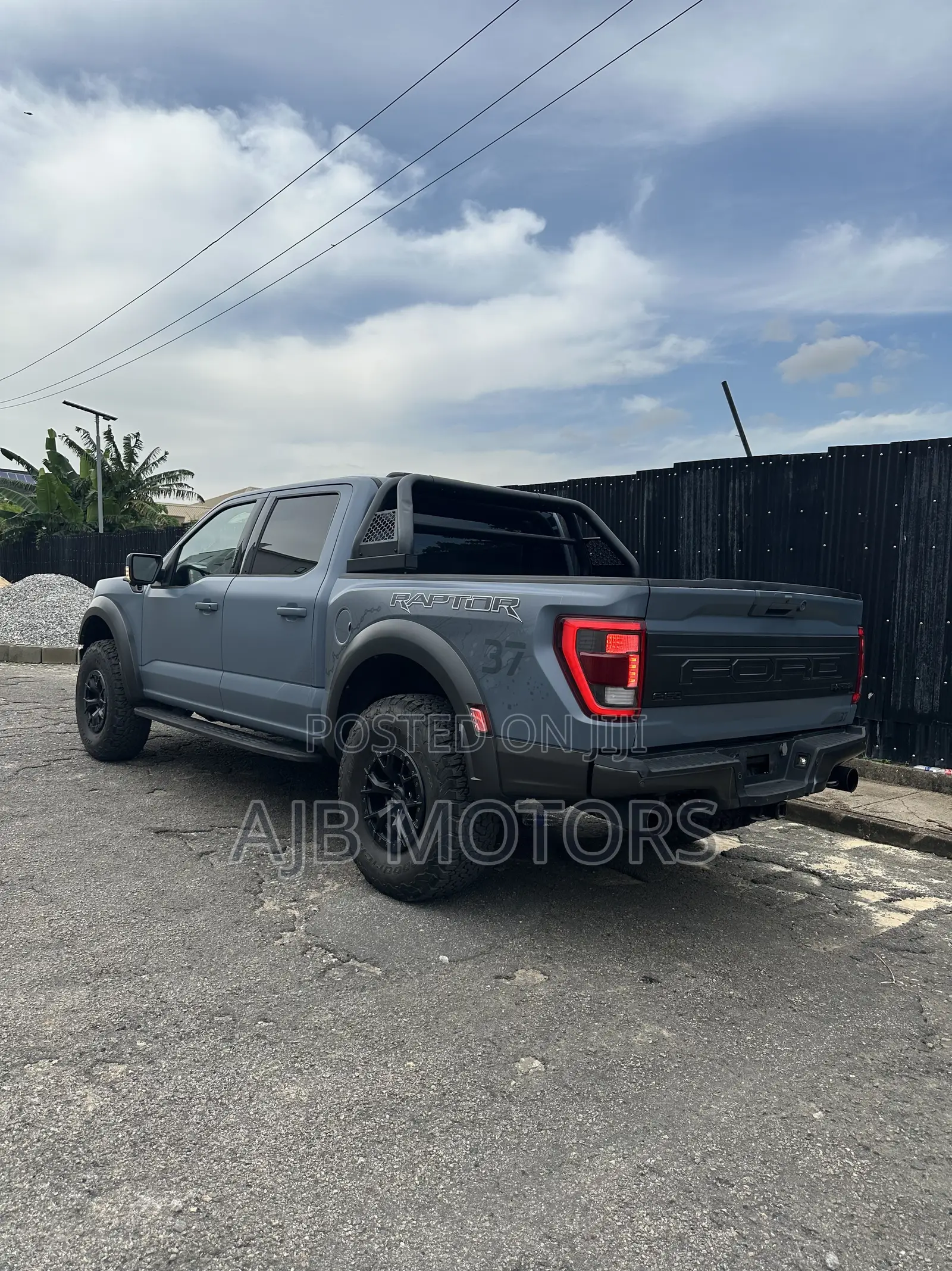 Ford F-150 Raptor 2023 Blue