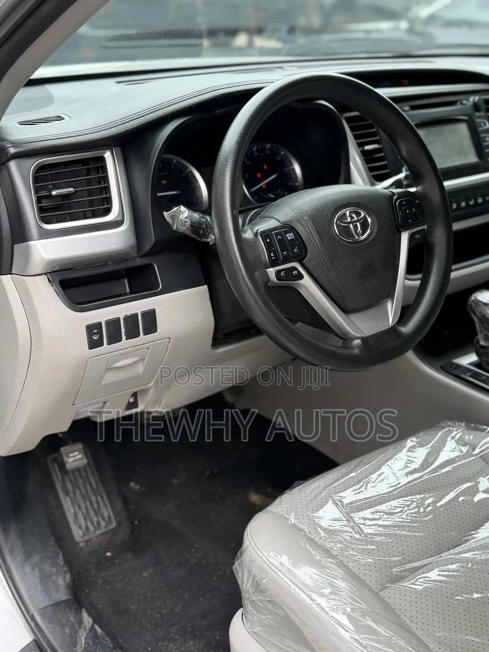 Toyota Highlander LE Plus 4x4 V6 (3.5L 6cyl 8A) 2017 Silver