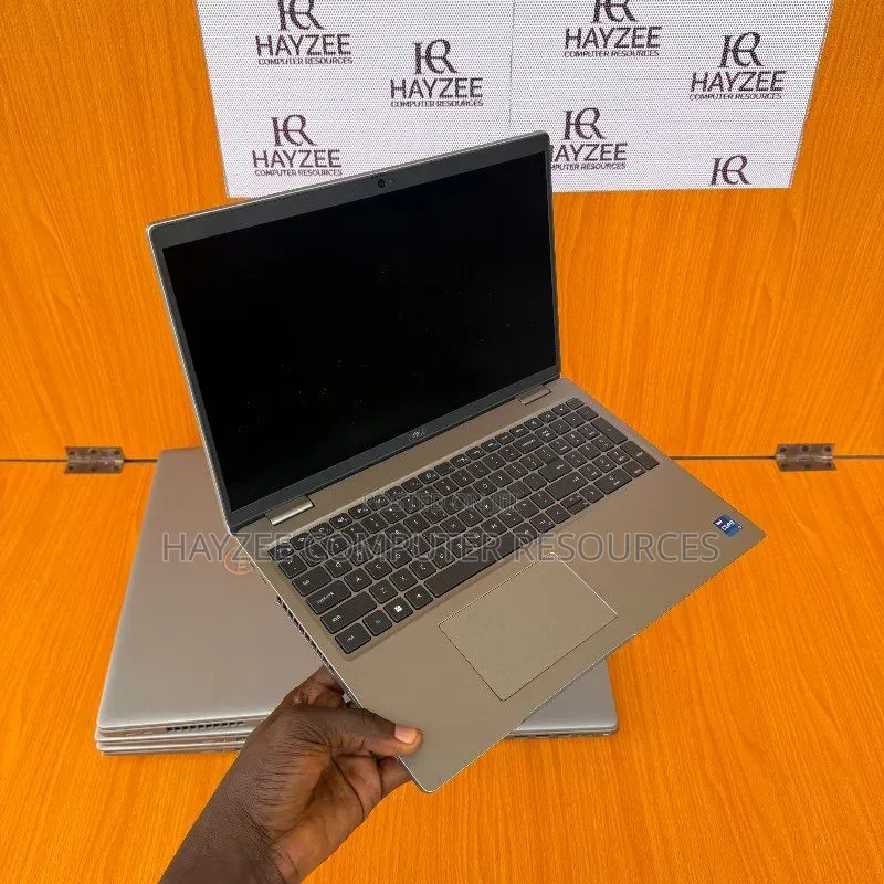 Laptop Dell Latitude 5520 16GB Intel Core i7 SSD 512GB