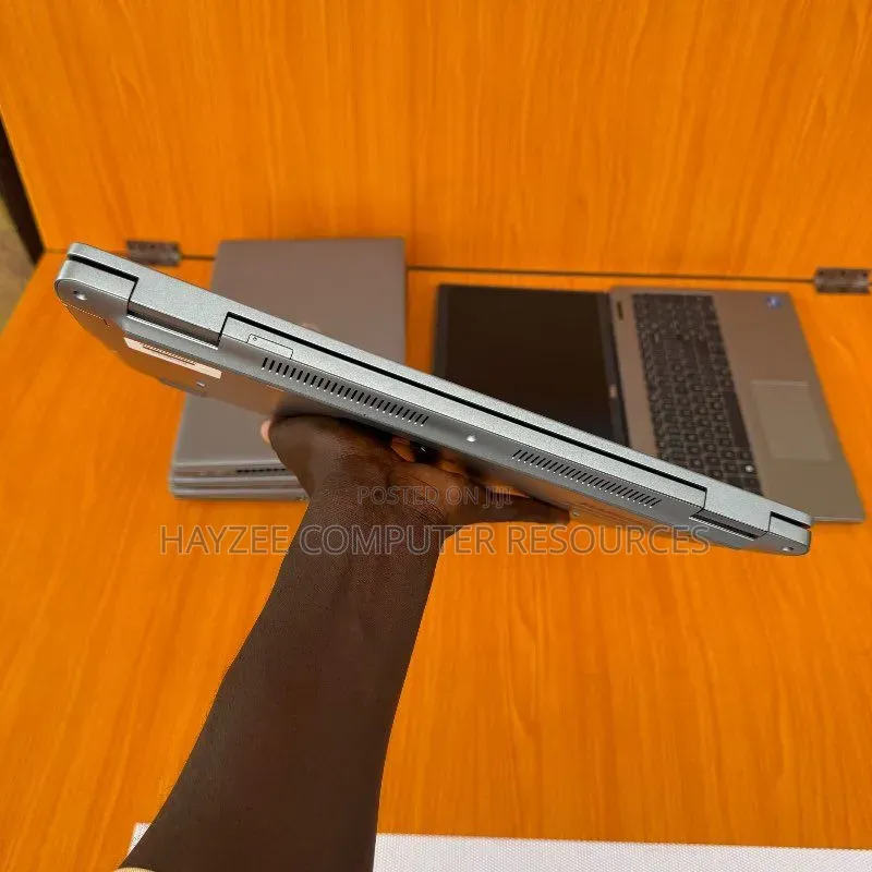 Laptop Dell Latitude 5520 16GB Intel Core i7 SSD 512GB