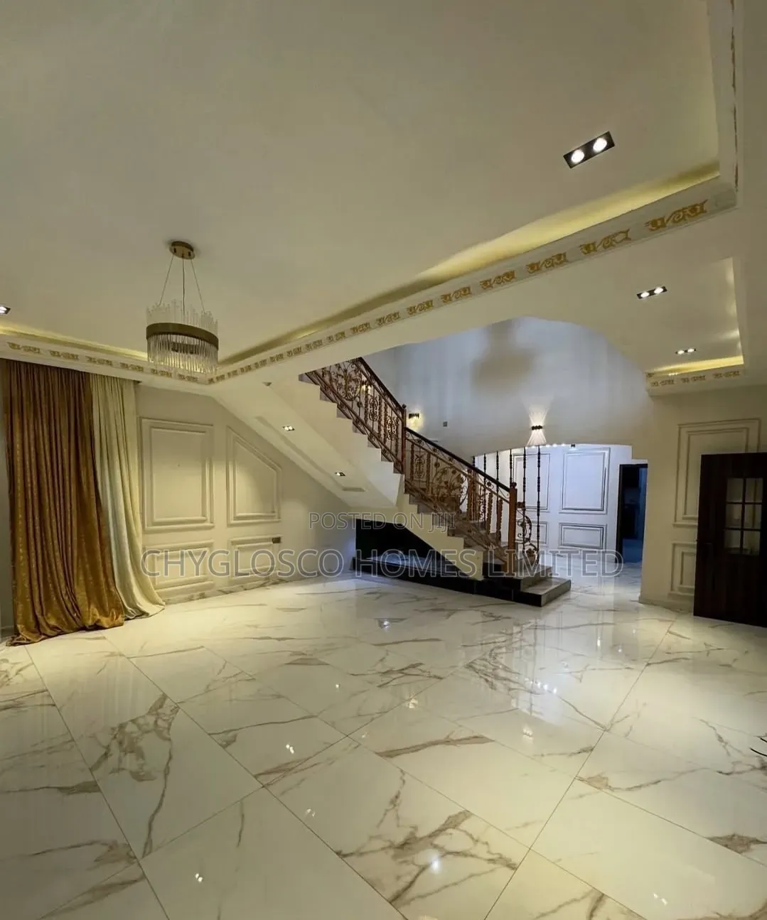 5bdrm Duplex in New Haven Estate for sale