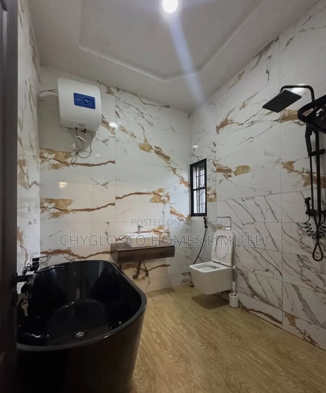 5bdrm Duplex in New Haven Estate for sale