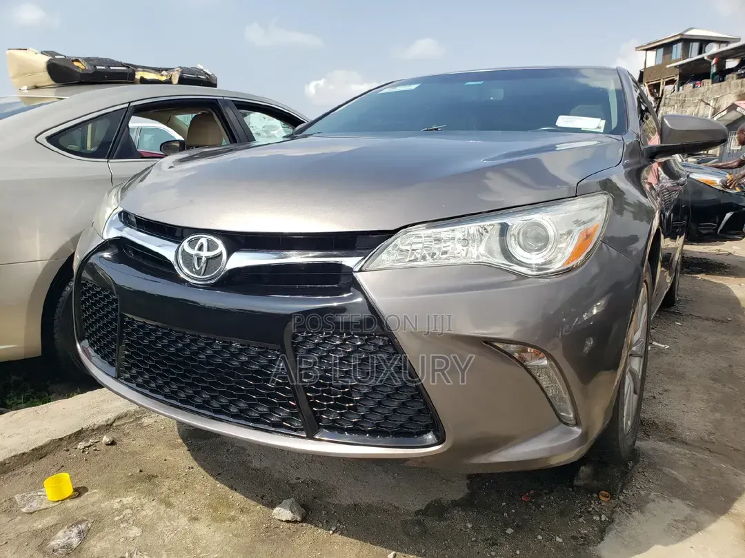 Toyota Camry XLE V6 4dr Sedan (3.6L 6cyl 6A) 2016 Gray