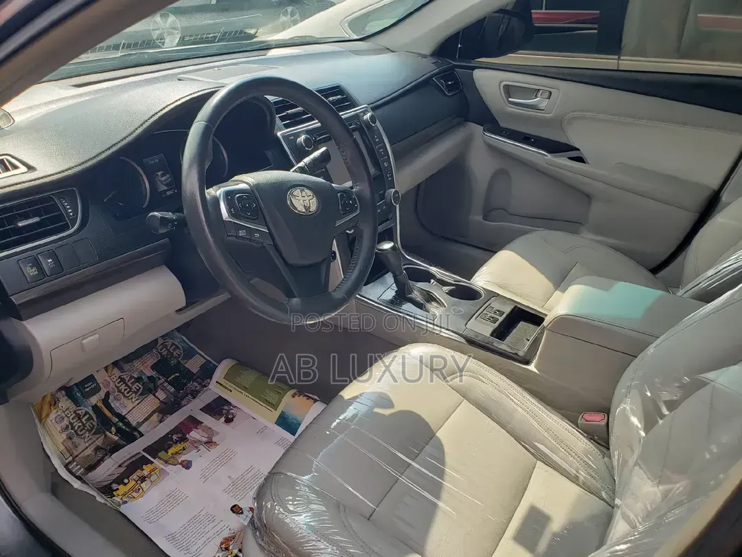 Toyota Camry XLE V6 4dr Sedan (3.6L 6cyl 6A) 2016 Gray
