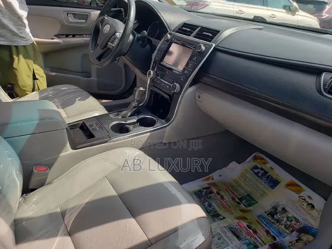 Toyota Camry XLE V6 4dr Sedan (3.6L 6cyl 6A) 2016 Gray